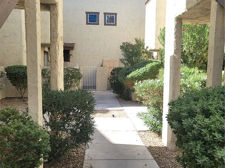 5049 Spencer St #D — Photo 12
