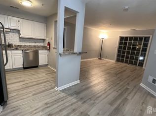 523 Waterford Dr, Edison, NJ