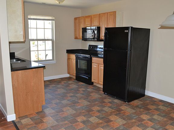 3rd image of 256 Mary High Dr