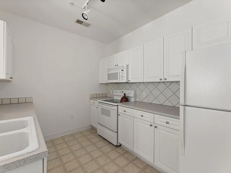 1922 Parkside Village Dr #1922 — Photo 10