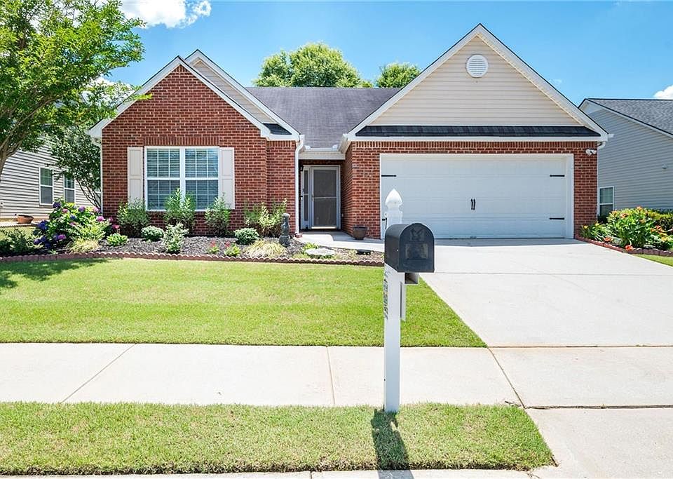 1st image of 709 Village Ln