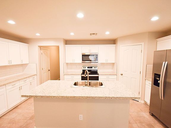 2nd image of 1041 W Desert Hills Dr