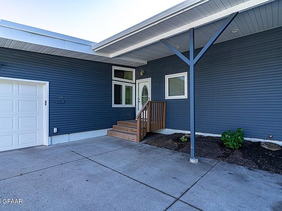 2nd image of 510 18th Ave S