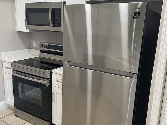 3rd image of 4808 Brighton Ter