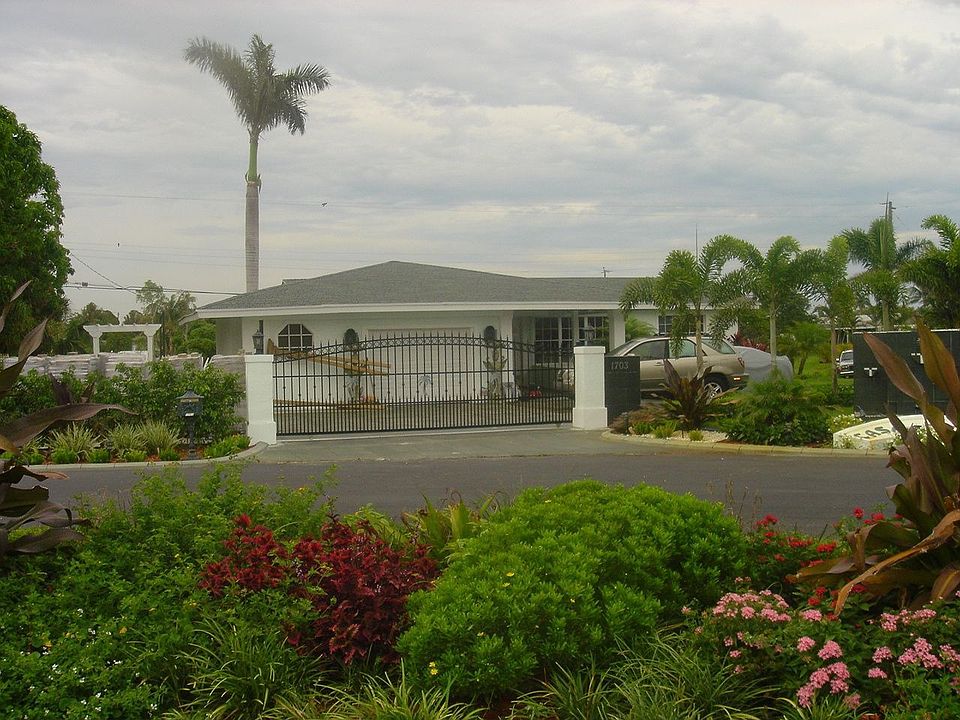 Front of House/estate entry