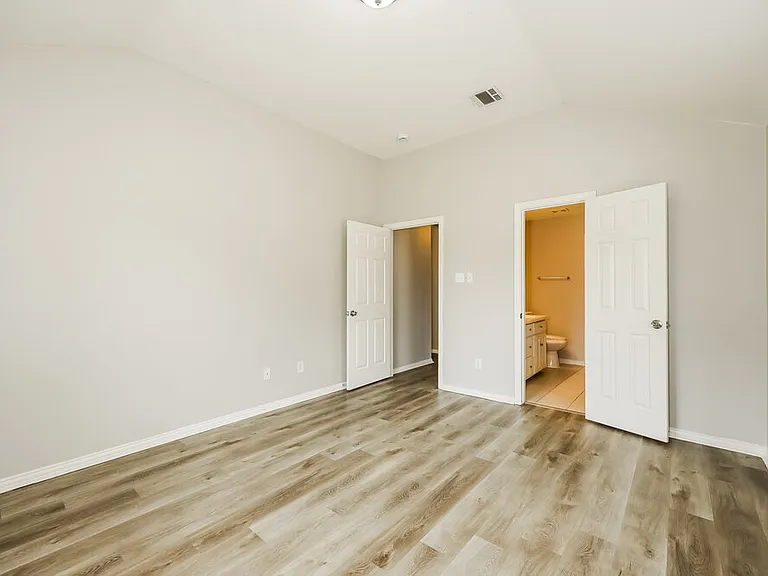 5117 Foard St — Photo 9