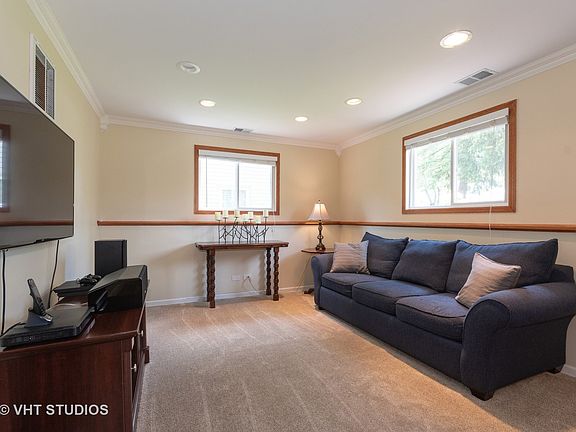 5th image of 700 Dickens Ave