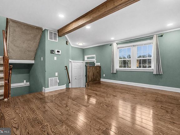 5th image of 104 Barksdale Pl