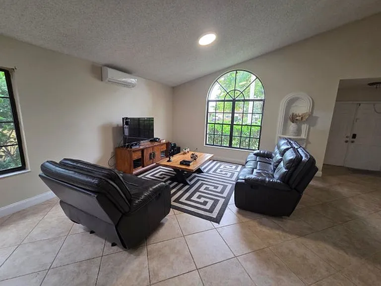4170 NW 6th St — Photo 5