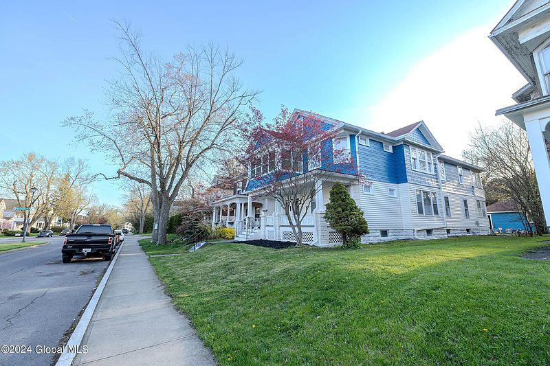 4th image of 1327 Glenwood Boulevard
