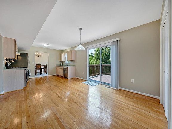 5th image of 4866 Golfview Dr NE