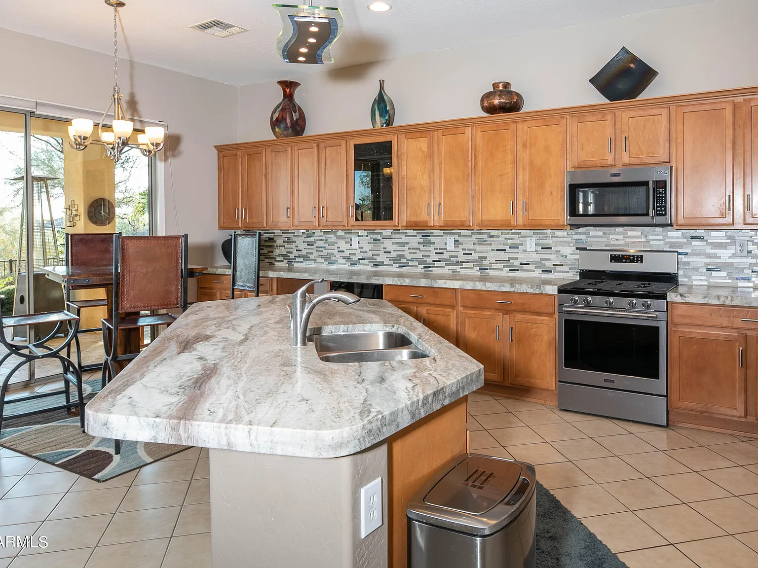 3 bed, 2.5 bath, 2544 sqft, $2,750 — Photo 2