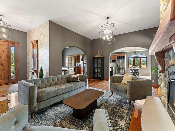 5th image of 20505 Donnelly Ave