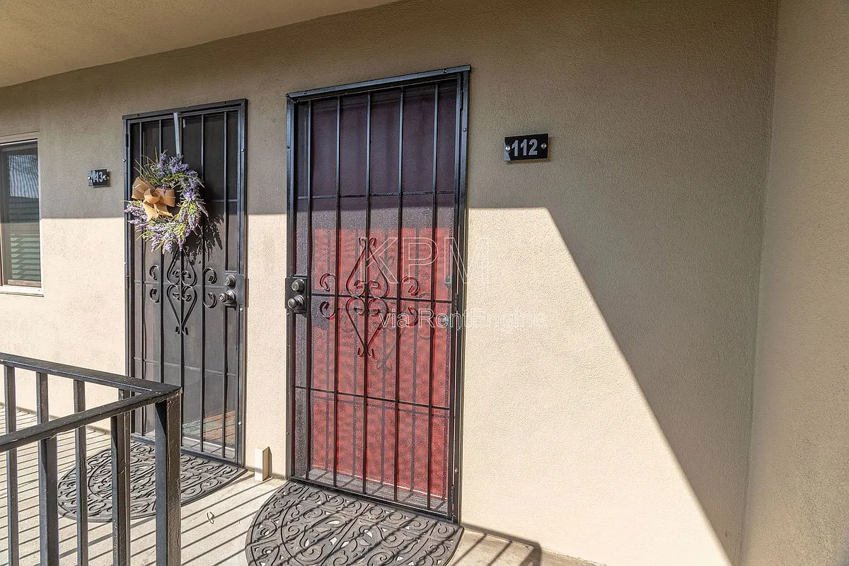 Building Photo - 843 N Yosemite St #112