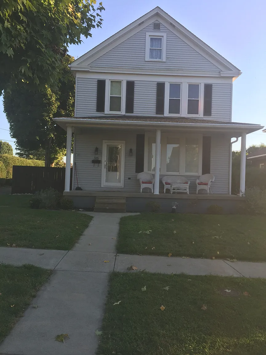 315 10th St photo 1