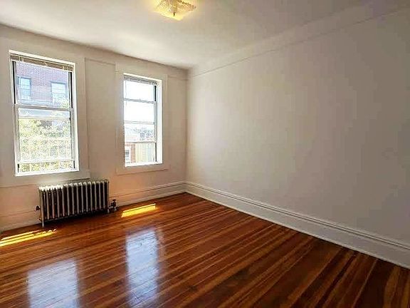 3rd image of 2566 42nd St APT 3F