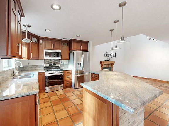 3rd image of 5227 Noreen Dr NE