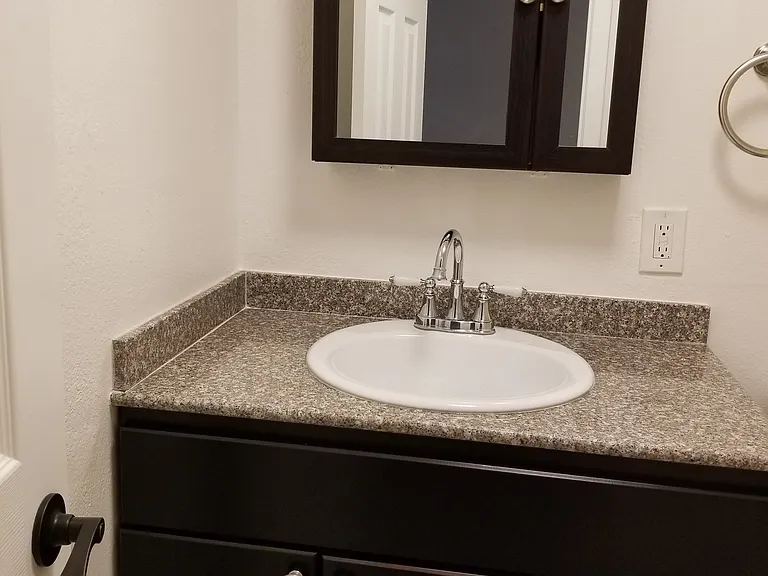 Redlands Pines Apartments — Photo 34