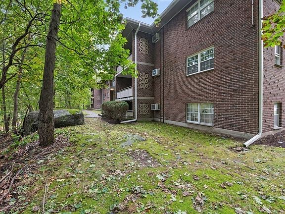 4th image of 56 Jacqueline Rd APT 8