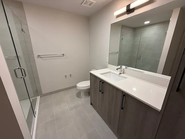 Bay Pointe Apartments — Photo 27
