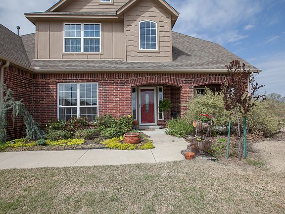 Ample space for beautiful spring landscaping