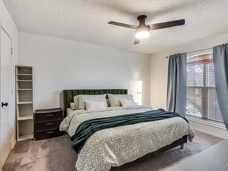 606 Bandera St — Photo 2