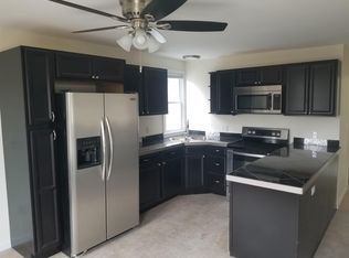 14 Harriet St APT 2, Norwich, CT 06360