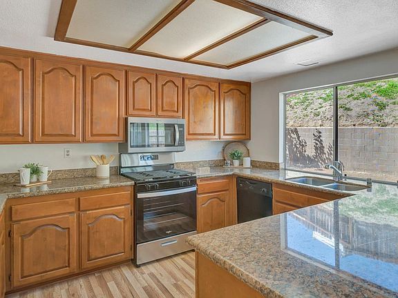 5th image of 7104 Woodshawn Dr