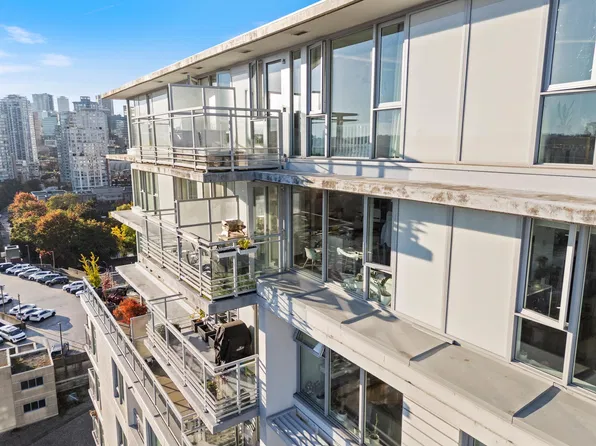 188 Keefer St #Penthouse 9, Vancouver, BC V6A 0E3