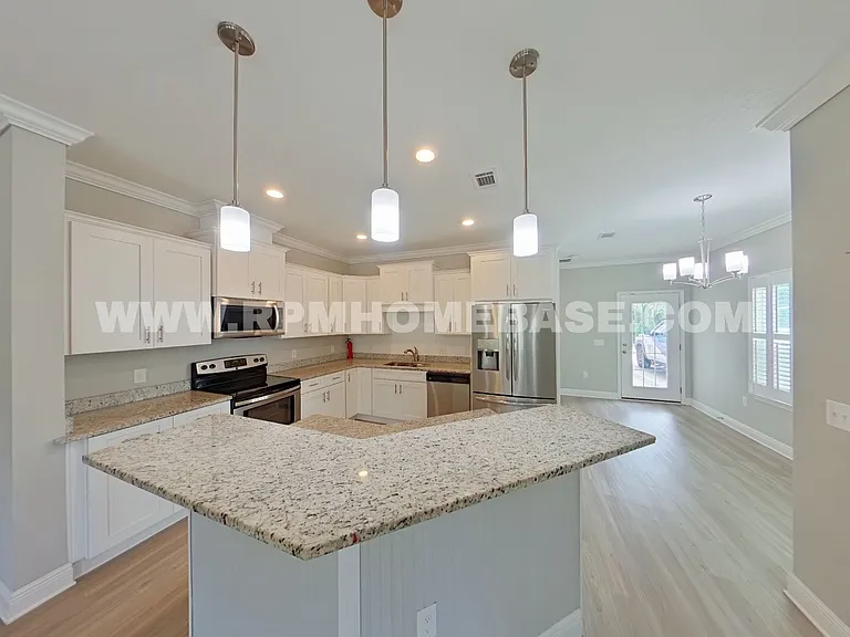 1705 E Gadsden St — Photo 3