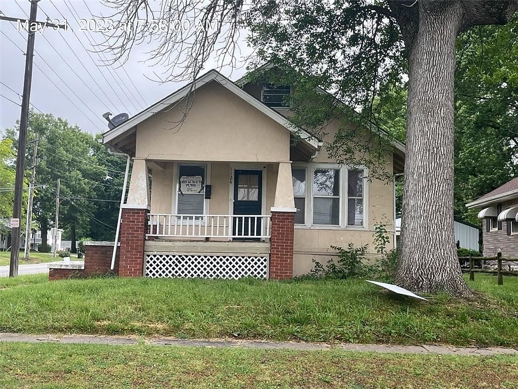 1124 W 3rd St, Cameron, MO 64429 | Zillow