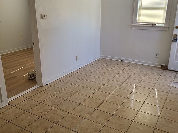4th image of 2206 1/2 Pembroke Ave