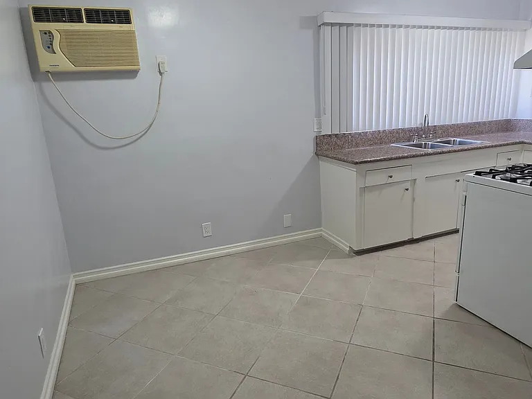 1104 N Monterey St #B — Photo 10