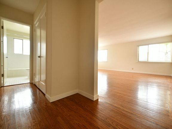 4th image of 301 Lester Ave #1