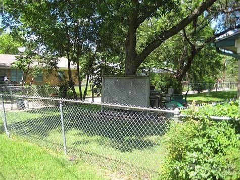 2nd image of 531 E Tyler St