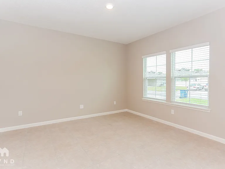 10925 Haws Ln — Photo 4