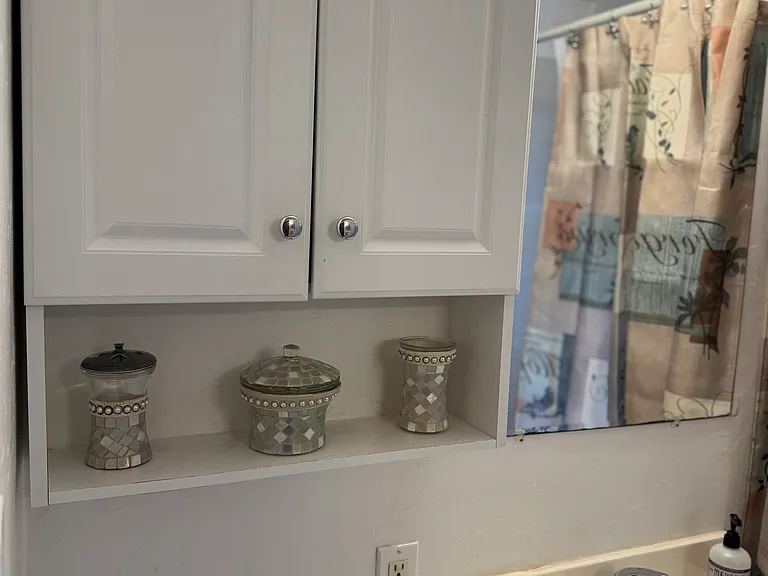 Cabinet for toiletries.