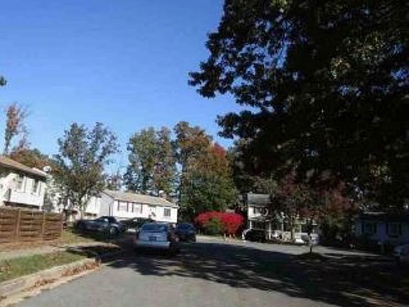 Exterior Neighborhood (street photo)