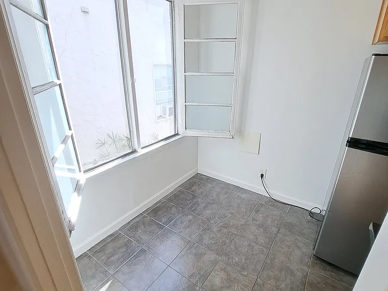 839 Parkman Ave — Photo 8