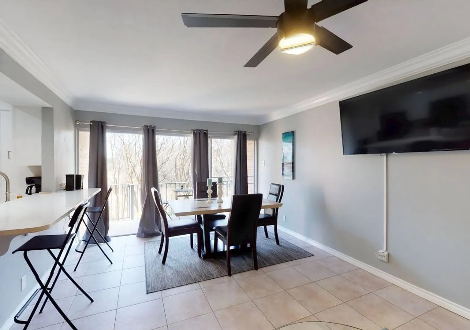 GP08B World Cup Stay - 10min to AT&T - Sleeps 4 - Public Transit — Photo 3
