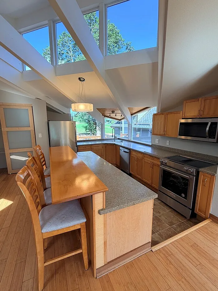 3 bed, 2.0 bath, 1848 sqft, $2,995 — Photo 3