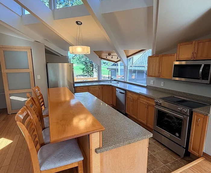 720 NE 34th Pl — Photo 3