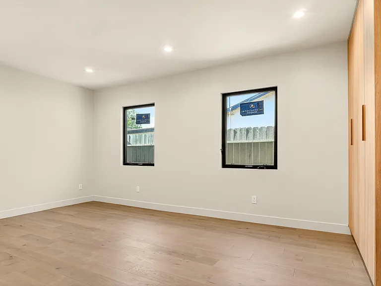 4819 Genesta Ave — Photo 32