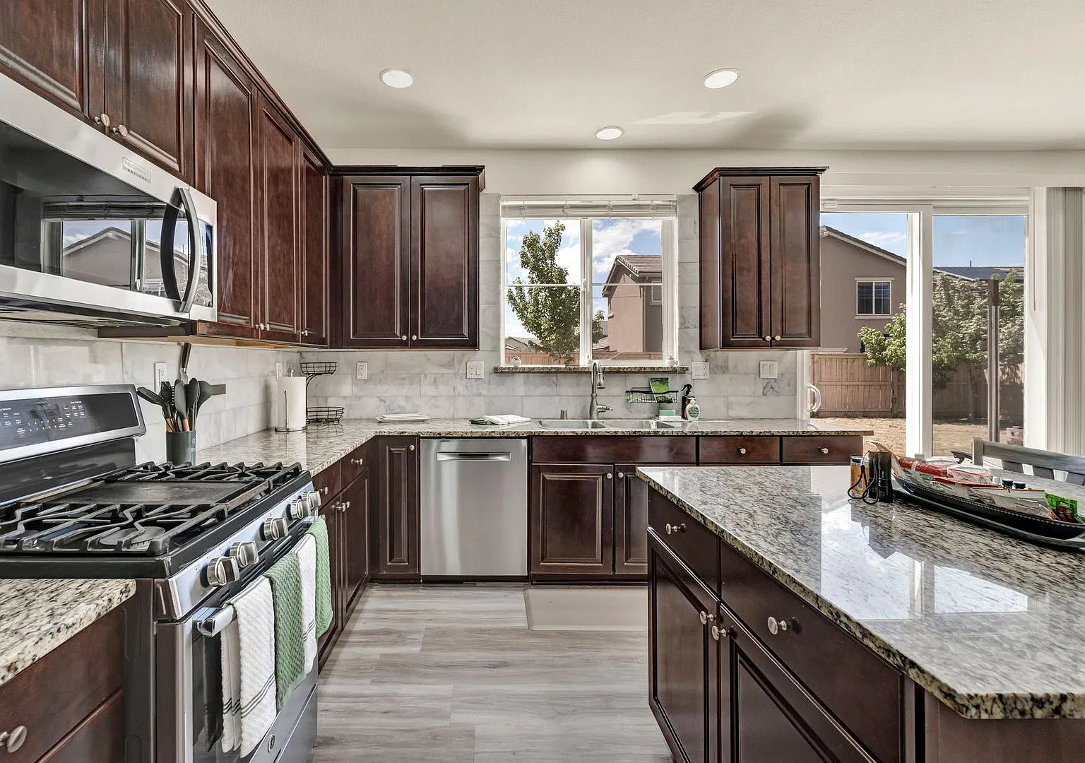 Damonte Ranch Beauty Fully Furnished, All Utilities Included, 3-Car Garage! — Photo 3