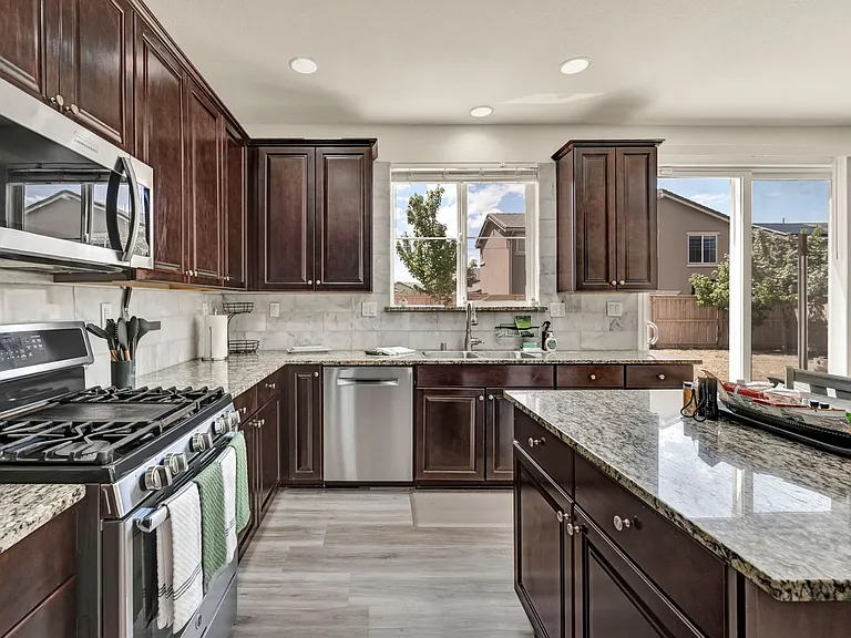 10677 Foxberry Park Dr — Photo 3