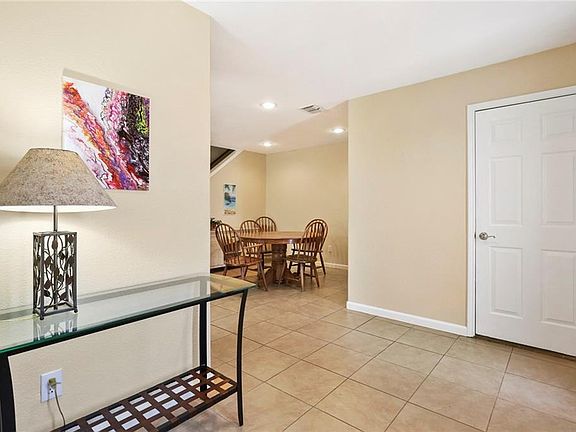 5th image of 324 Benton Dr