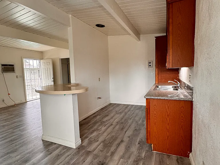 350 W 19th St #3 — Photo 13