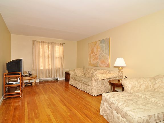 3rd image of 595 McLean Ave APT 5G