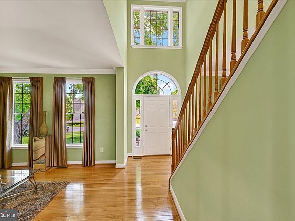 3rd image of 8332 Governor Grayson Way
