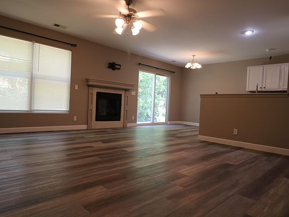 2nd image of 2428 Deerfield Blvd #1